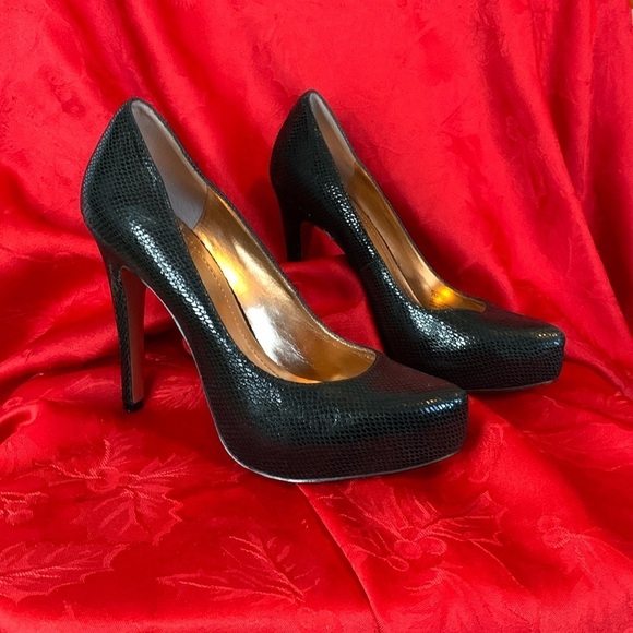 BCBGeneration Parade Platform Pump Shoe Black Leather Upper Women’s Size 7M/37 - Picture 1 of 11